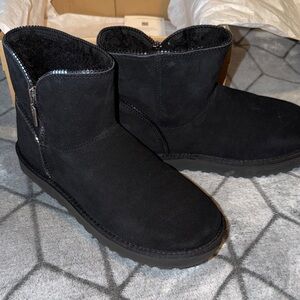 UGG Black Winter Boots with Zipper